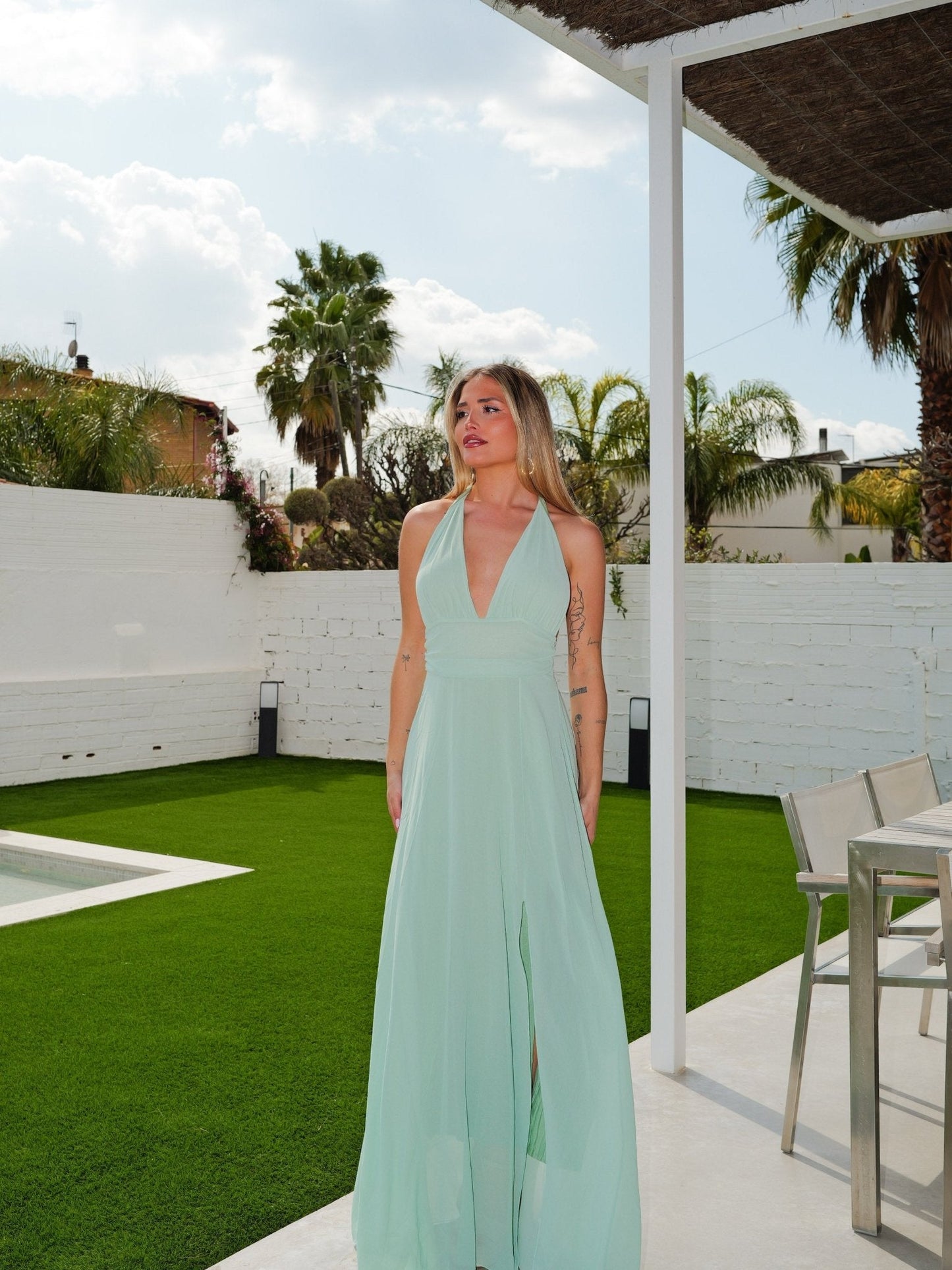 Vestido largo gasa escote pico menta